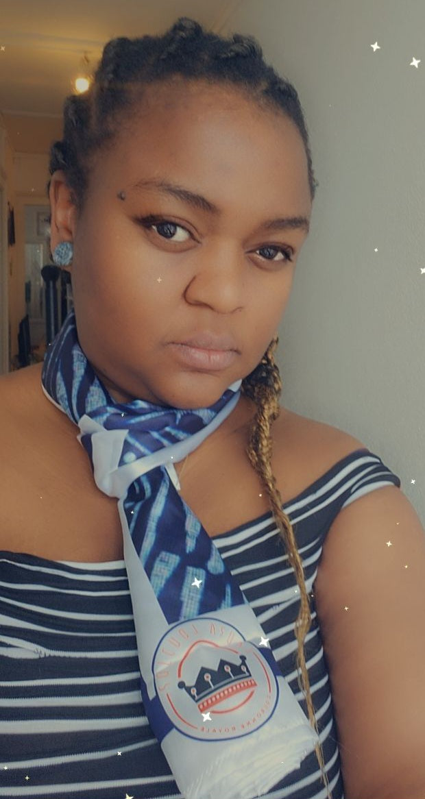 a Foulard/Echarpe NDOPi couronne royale Laura Loudjop