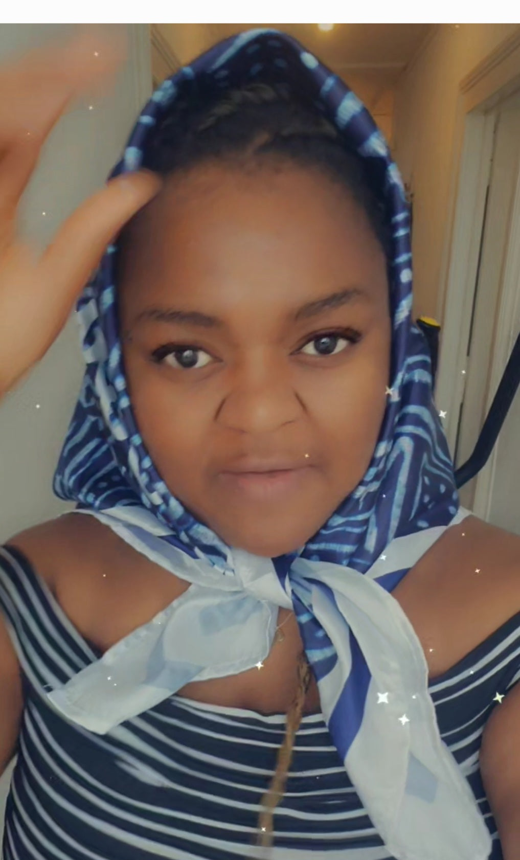 a        Foulard/Echarpe NDOPi couronne royale Laura Loudjop