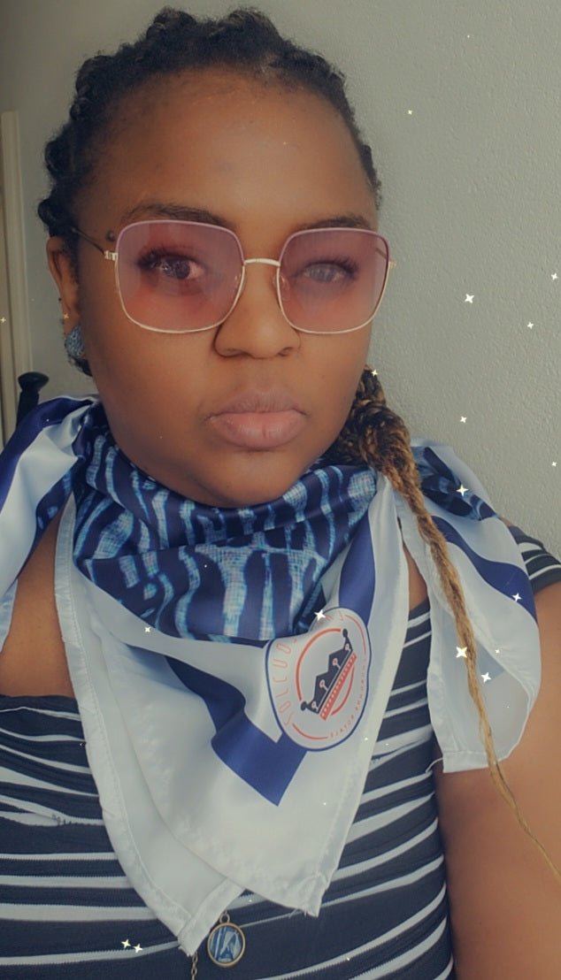 a        Foulard/Echarpe NDOPi couronne royale Laura Loudjop